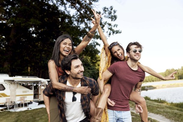 Les campeurs ont-ils accès à des installations sanitaires modernes au Camping Le Garrigon ?