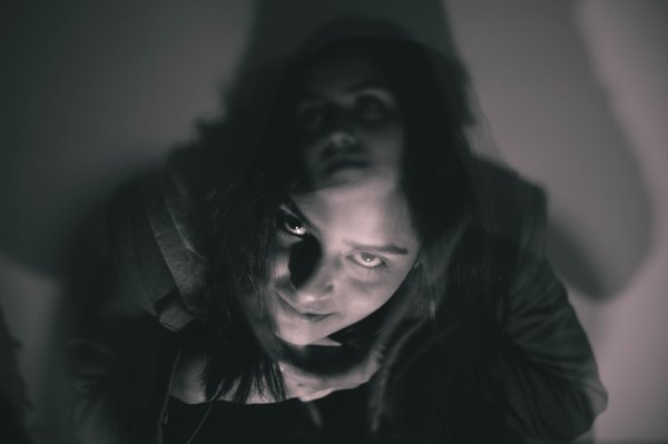 Sclérose en plaques : symptômes, causes et solutions innovantes